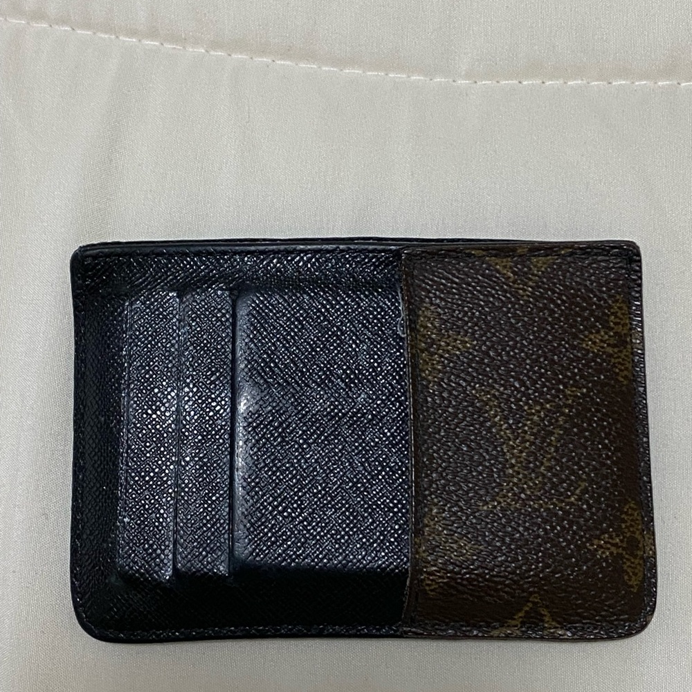 Louis Vuitton Card Holder

Used